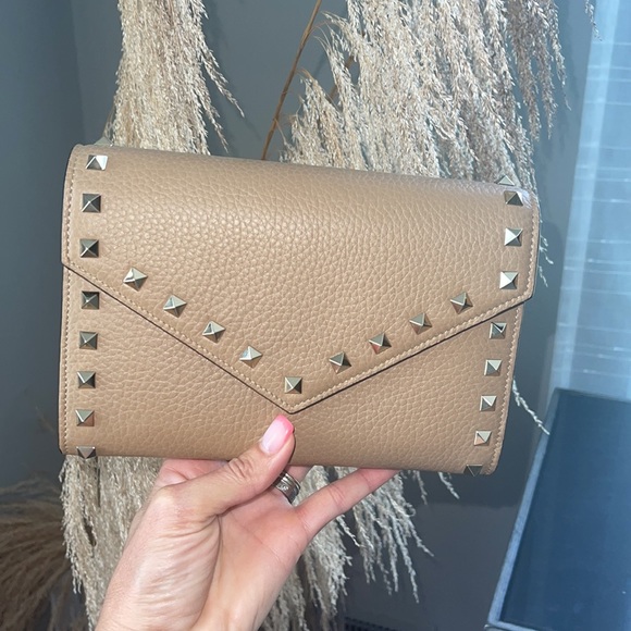 Valentino Garavani rockstud wallet on chain - Picture 13 of 13